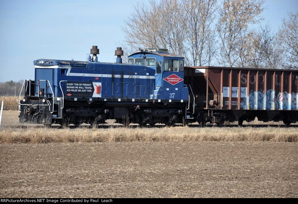 Work train dumps ballast